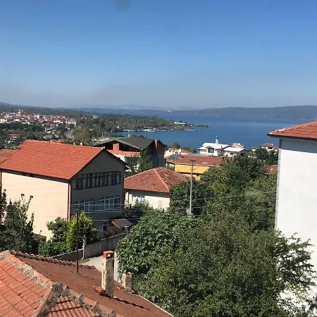 Goel Ve Dag Manzarali Sapanca